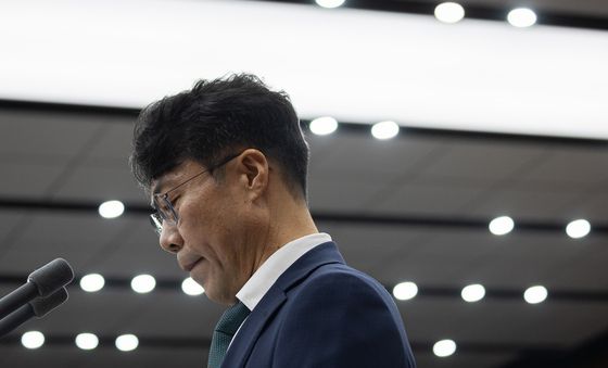 긴장한 표정의 김성수 대법관 후보자