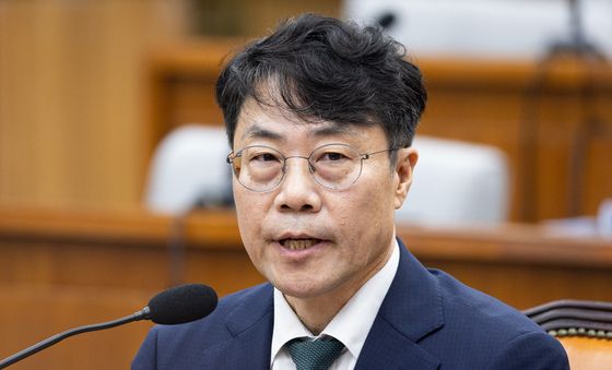 청문회 질의 답하는 김성수 대법관 후보자
