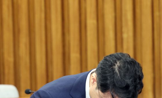 인사하는 김성수 후보자