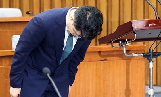 인사하는 김성수 후보자