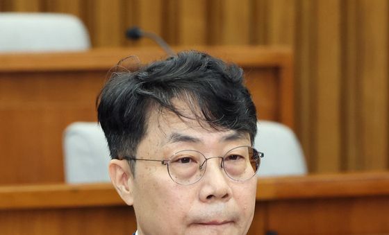 청문회 출석한 김성수 후보자