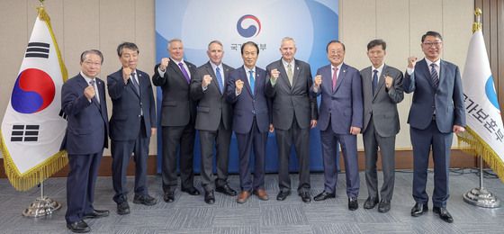 권오을 보훈부 장관, 주한미군전우회 회장단과 함께