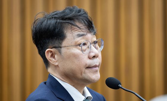 질의 듣는 김성수 대법관 후보자