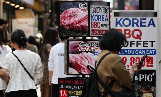 외식업 원가율 첫 70% 돌파… 자영업자 수익성 '뚝'