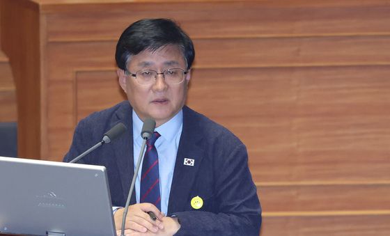 대정부질문 답변하는 김성환 장관