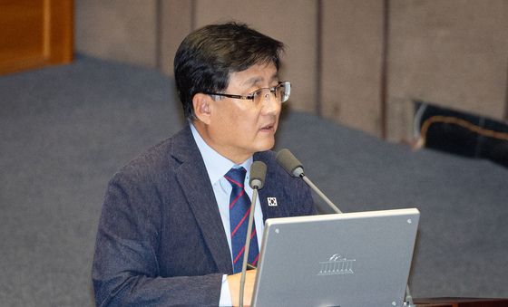 대정부질문 답변하는 김성환 장관