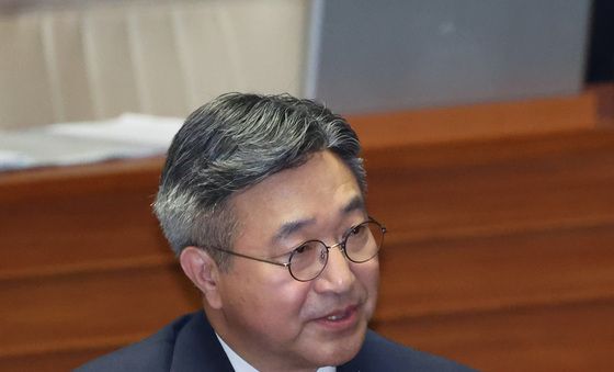 대정부질문 답변하는 윤호중 장관