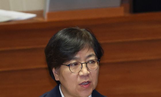 대정부질문 답변하는 정은경 장관