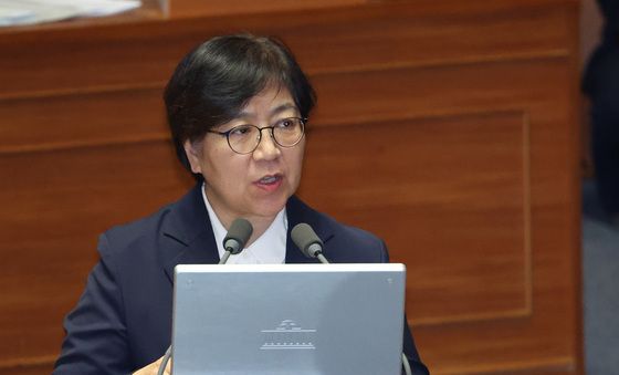 답변하는 정은경 장관