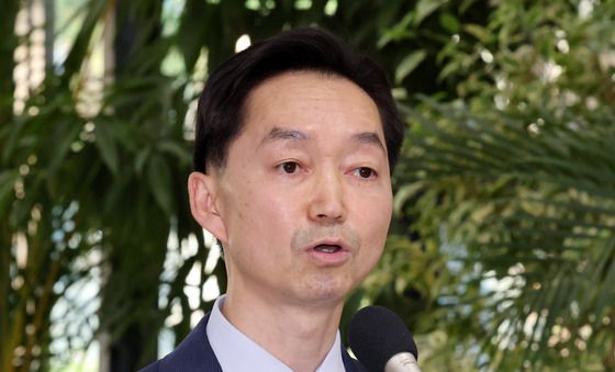 청문회 준비 사무실에서 입장 발표하는 김지용 후보자