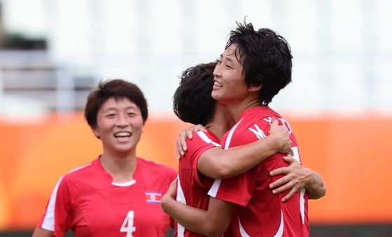 '채은영 골' 기뻐하는 북한 여자축구대표팀