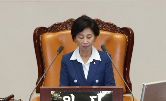 대정부 질문하는 고민정
