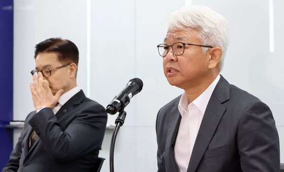 수시 원서 접수 시스템 장애 발생에 사과하는 성윤석 대표