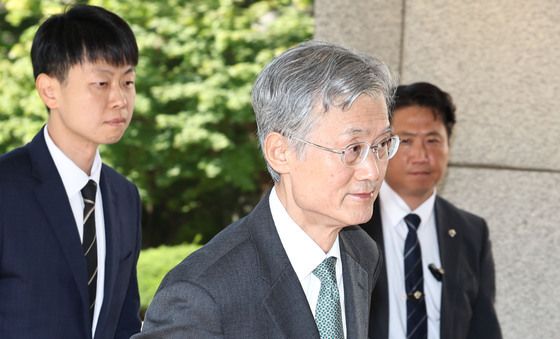 대법원 출근하는 조희대 대법원장