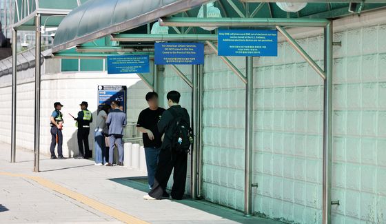 美 법원, 트럼프 행정부 '유학생 비자 4년 제한' 시행 전날 차단