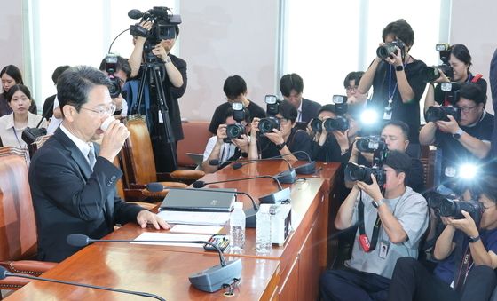 목 축이는 김승원 후보자