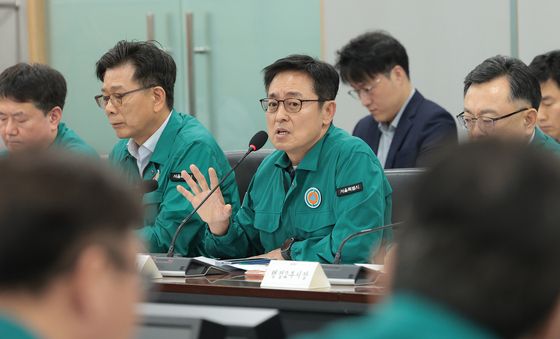 시내버스 파업 긴급 대책회의 참석한 여장권 교통실장
