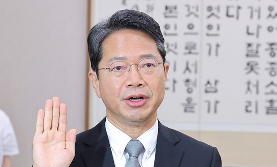증인 선서하는 김승원 법무장관 후보자