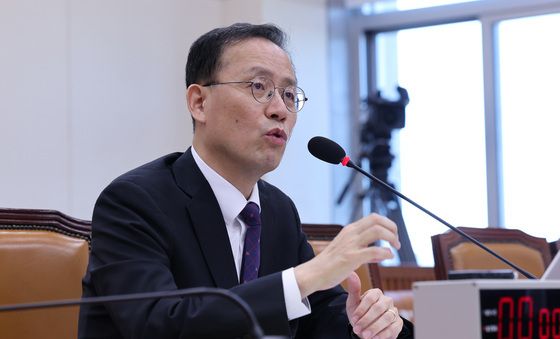 답변하는 이형일 후보자