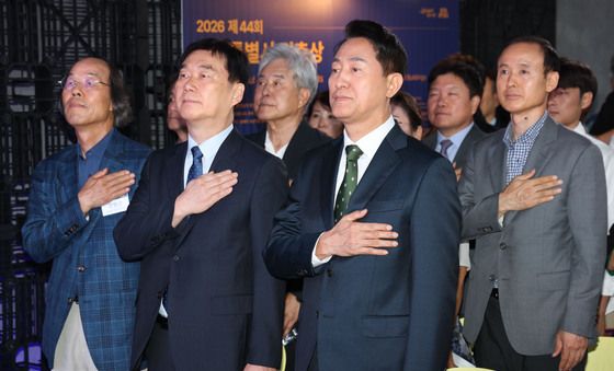 국민의례하는 오세훈 시장
