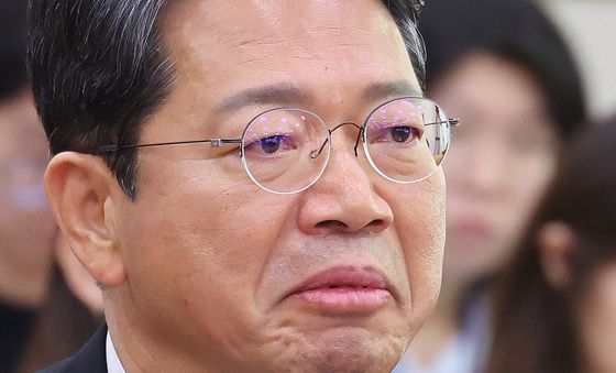 눈시울 붉은 김승원 후보자