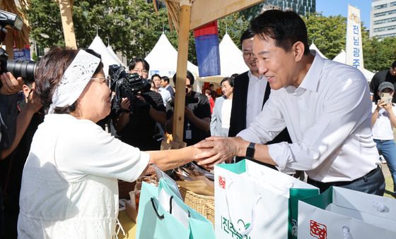 추석맞이 서로장터 찾은 오세훈 시장
