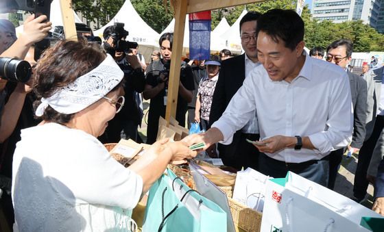 추석맞이 서로장터 찾은 오세훈 시장