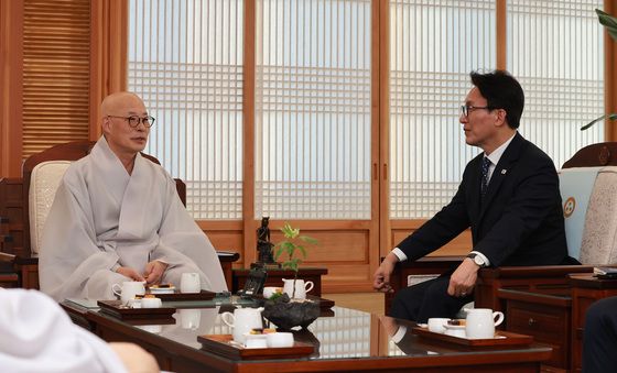 조계종 총무원장 진우스님과 환담 나누는 김민석 대표
