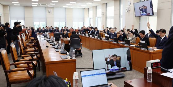'7대 범죄 보완수사' 중수청법 행안위 통과…野 불참