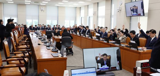 野 퇴장 속 '7대 범죄 보완수사' 중수청법 행안위 통과