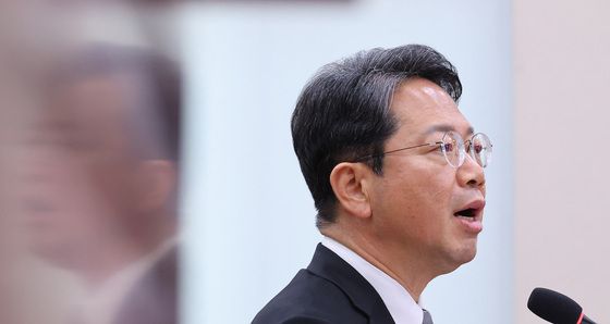 의원 질의 답변하는 김승원 후보자
