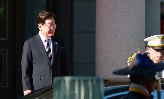 카자흐스탄 대통령 영접하는 이재명 대통령
