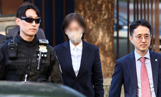 공판 출석하는 '김승원 신약 로비 의혹' 브로커 양씨