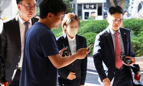 김승원 '신약 로비 의혹' 브로커 양씨, 뇌물 혐의 공판 출석