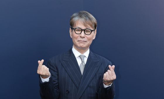 '앤톤 아빠' 윤상, 훈내 진동 손하트