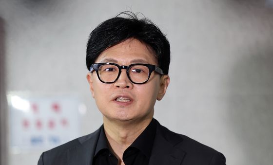 브리핑하는 한동훈 무소속 의원