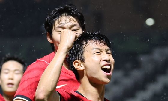 엄지성, 이민성호 첫 골의 주인공