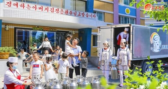 "아이들 있는 곳 어디나'…北, 유제품 공급 정책 선전