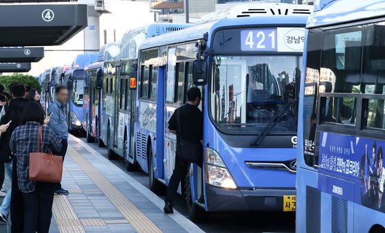 서울 시내버스, 파업 직전 극적 타결…'출근길 대란' 피해