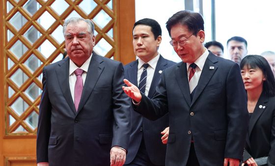 청와대 들어서는 한·타지키스탄 정상
