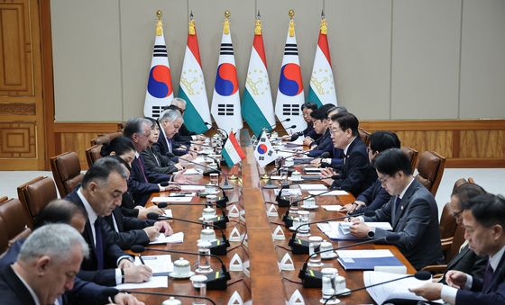 한·타지키스탄 정상회담 발언하는 이재명 대통령