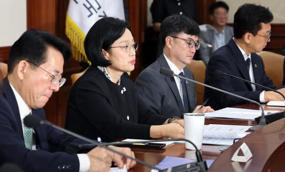 국가정책조정회의 주재하는 한성숙 총리