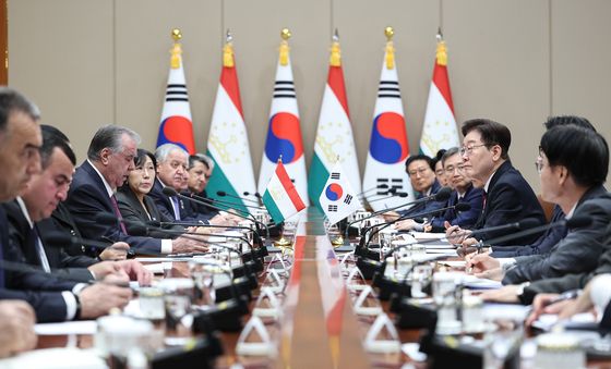 정상회담 발언하는 라흐몬 타지키스탄 대통령