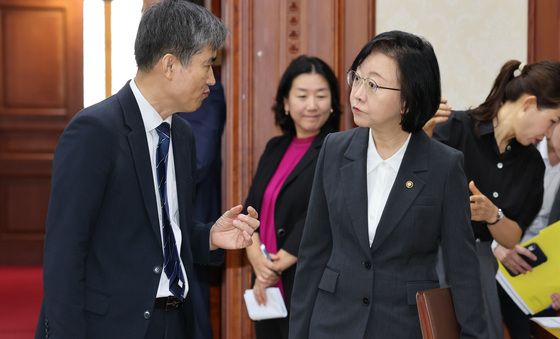 국가정책조정회의 참석하는 오유경 식약처장
