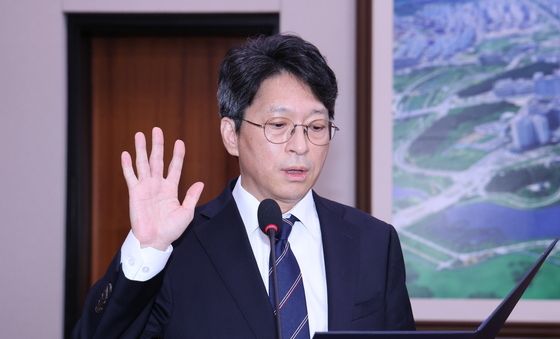 인사청문회 선서하는 홍지선 후보자
