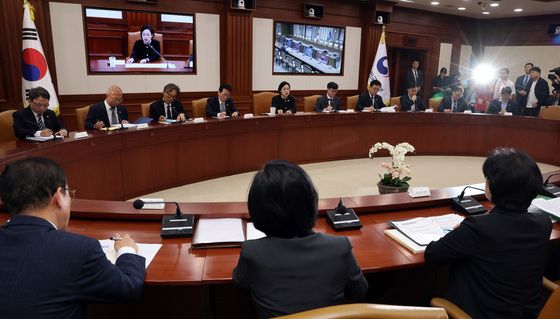 국가정책조정회의 주재하는 한성숙 총리