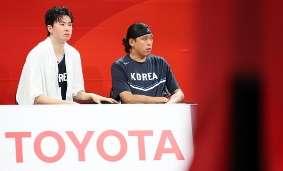 경기 지켜보는 최준용