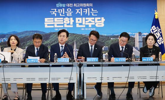 민주당 최고위원회의 발언하는 허태정 대전시장