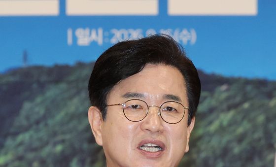 민주당 최고위원회의 모두발언하는 허태정 대전시장