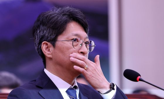 긴장한 홍지선 국토부 장관 후보자
